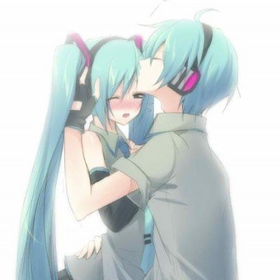 女子亲宝宝脚丫嘴唇肿成香肠